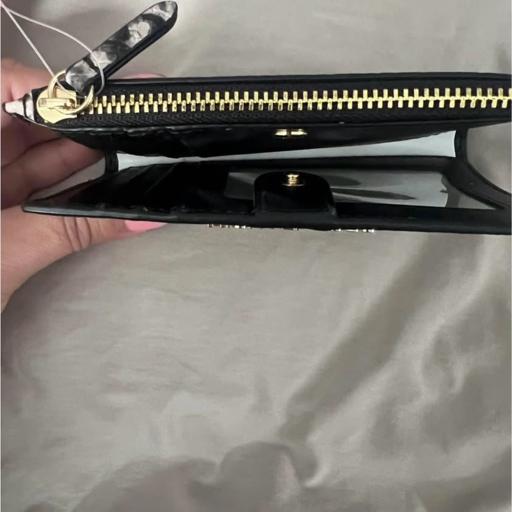 Brand new with tags Michael Kors wallet. - Picture 3 of 4